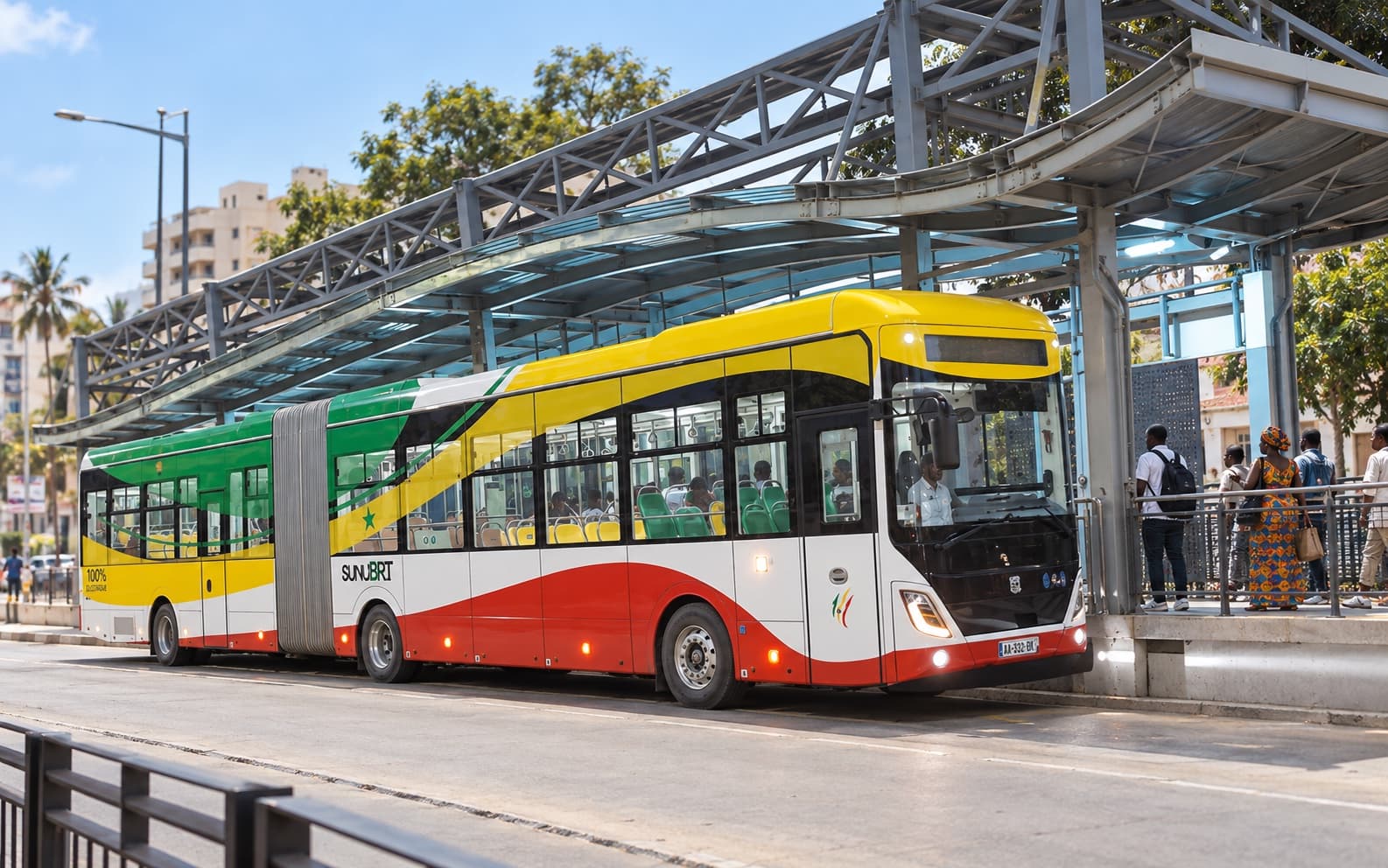 Illustration du bus électrique articulé SunuBRT à Dakar